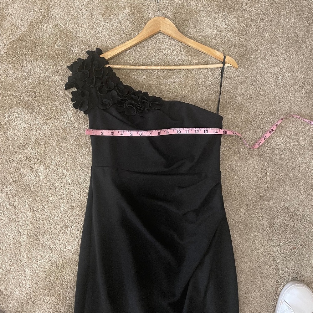 Beyond Elegant Black 3D Floral One-Shoulder Maxi Dress Size M - Picture 6 of 14